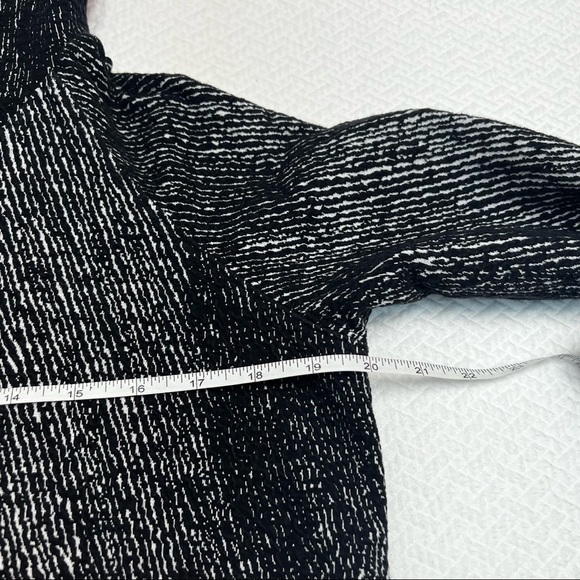 BLACK/WHITE🖤FUNNEL Neck Sweatshirt Sweater Top Size M - Picture 9 of 10